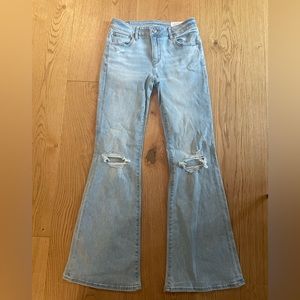 Lightwash Flared American Eagle Jeans